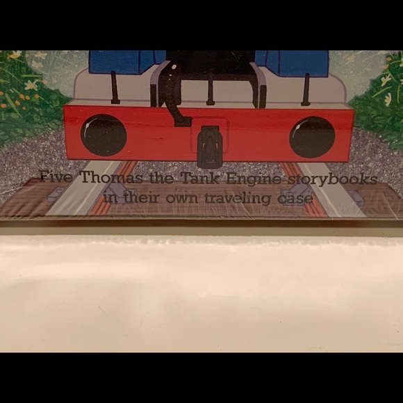 NWT THOMAS THE TANK ENGINE TAKE- ALONG LIBRARY. - Picture 9 of 9